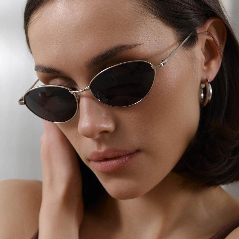 2026 European & American Retro Cat Eye Sunglasses: Street Style Slimming & Sun Protection for Women