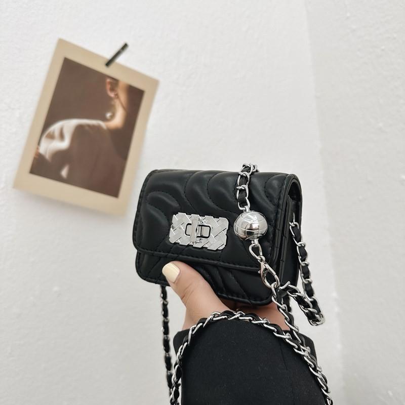 IELGY niche texture armpit bag, fashionable small square bag, high-end chain messenger bag