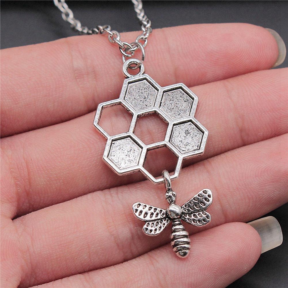 Dragonfly Butterfly Bees Garden Insect Pendant Antique Bronze Metal Boys Collar Necklace Hot Sale