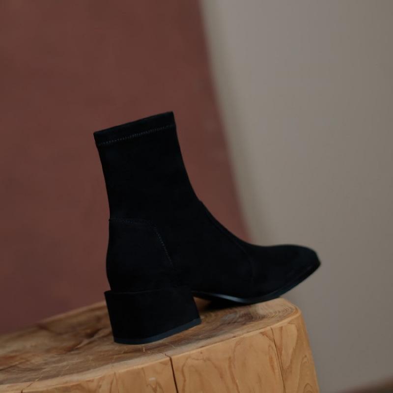 

Осенне-зимние новые модные замшевые ботинки женские средний каблук круглый носок большой размер женские ботинки квадратный каблук низкие ботильоны корейская версия короткие ботильоны 39 чёрный