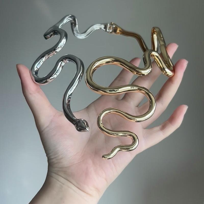 Tooxika Fashion Personality Irregular Twisted Snake Open Collar Unique Temperament Spring Necklace For Women