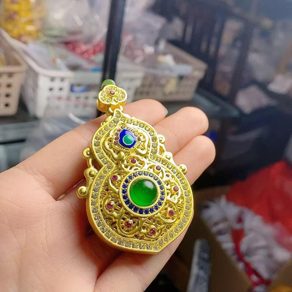 Elegant Double-Sided Gourd Pendant Necklace for Women