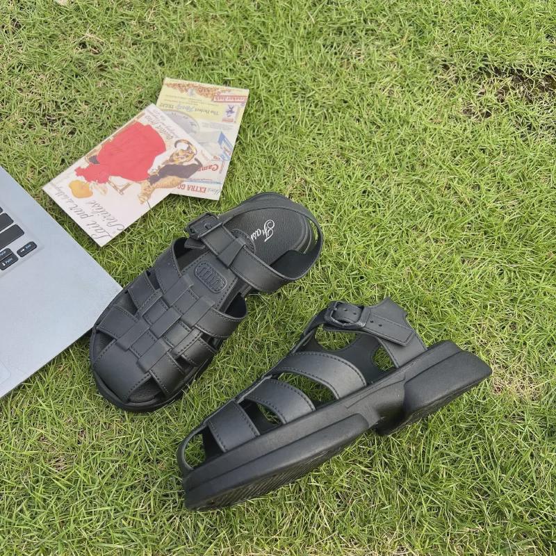 Dámské římské sandály s tlustou podrážkou a uzavřenou špičkou: Módní, všestranné, jednobarevné, protiskluzové, ideální pro venkovní i domácí nošení. Nové letní styly.