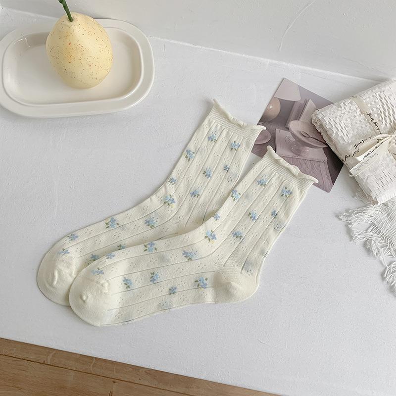 Ladies Spring and Summer Thin Literary Small Flowers Sweet Bow Boneless Curled Rim In The Tube Stack Socks