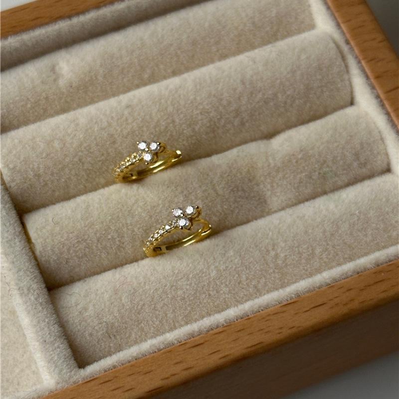 Elegant Shiny Zirconia Stud Earrings for Women - Stylish, Simple, Temperamental, and Trendy Ear Jewelry