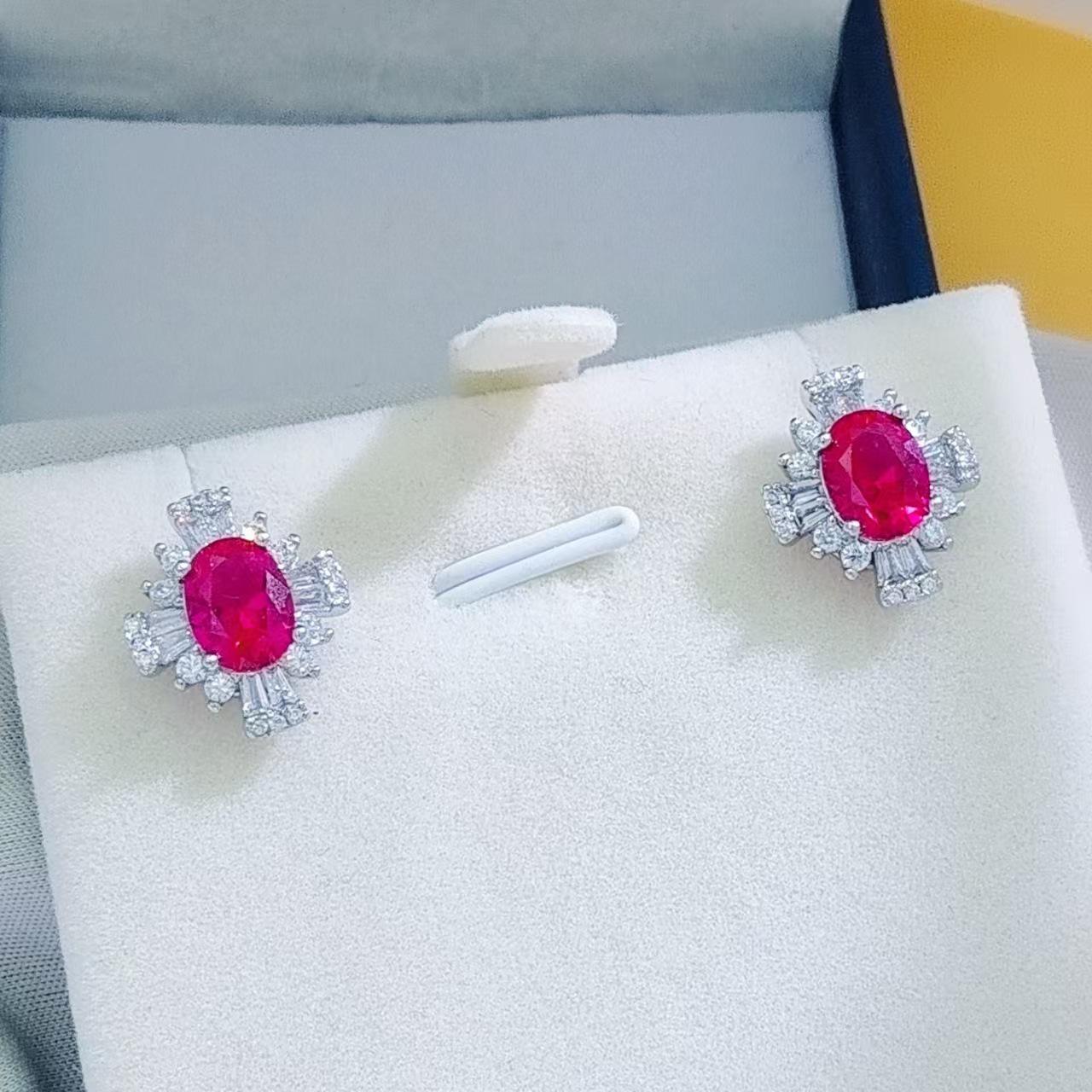 

Жіночий набір модної біжутерії: Кільце з рубіном кольору голубиної крові, сережки-пусети та намисто Gold Plated Copper