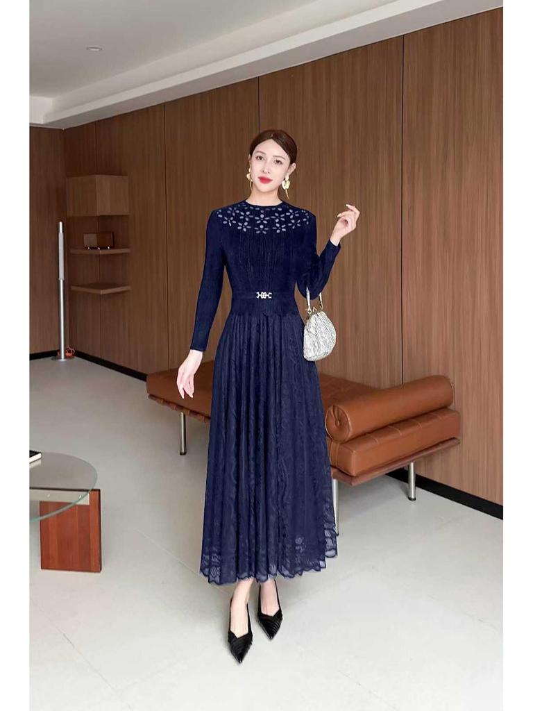 Velvet Plus Size Long Dress with Hollow Lace – Elegant, Slimming, and European-American Style