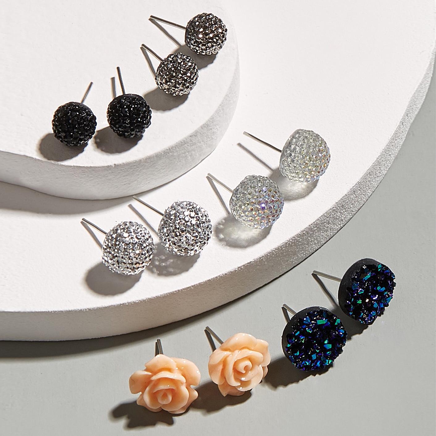 Color Diamond Stud Earrings Set: 6 Pairs of Simple, Fashionable Crystal Earrings for a Stylish Look разноцветный