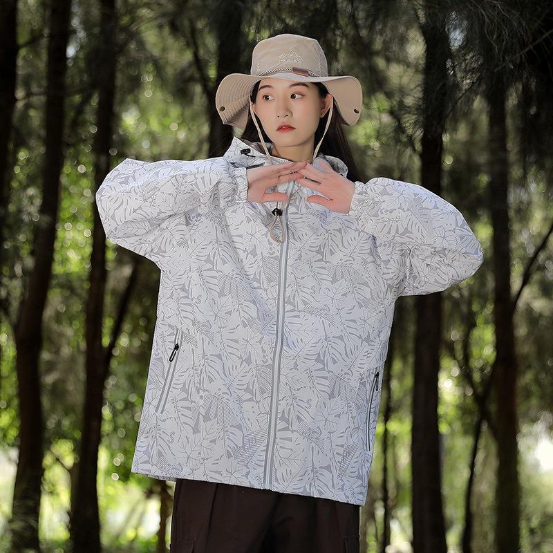 25 autumn and winter new outdoor camping versatile trend fashion jacket three-proof loose print hooded jacket