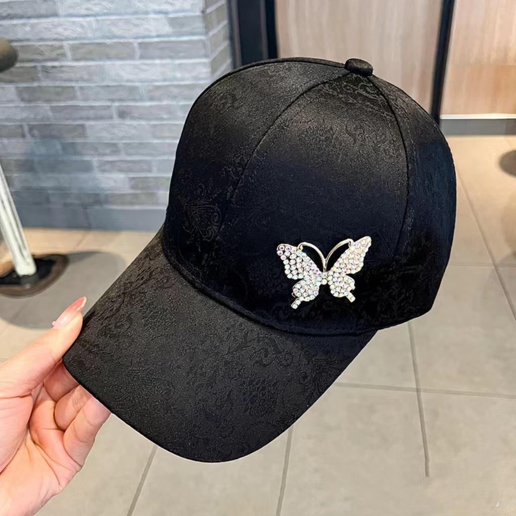 Casquette de baseball élégante en polyester pour femme, légère et ajustée, avec motif papillon en strass et imprimé dentelle, pour la Saint-Valentin, avec fermeture à pression.