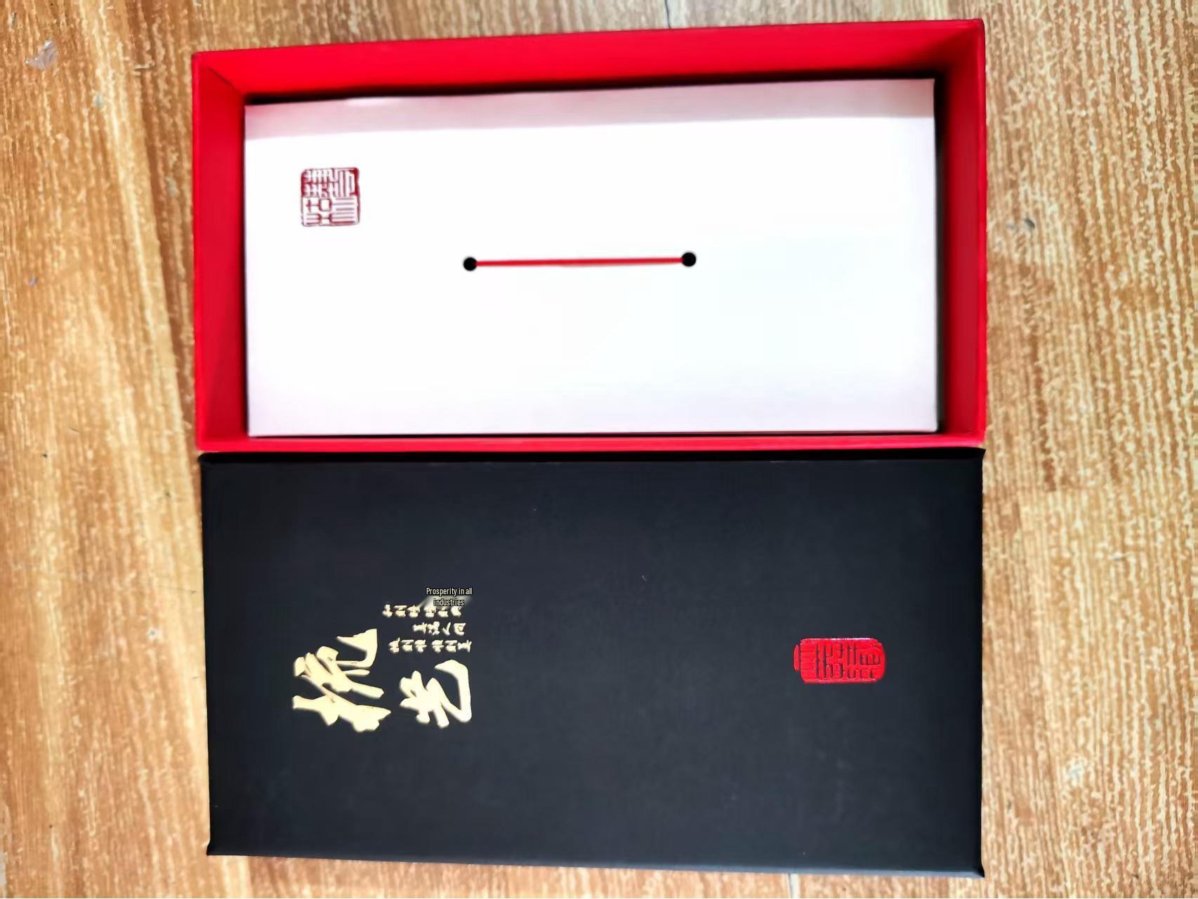 Массажная расческа с инкрустацией павлина из черного и золотого сандалового дерева