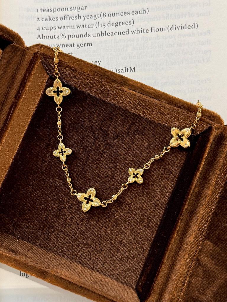 Zircon Four-Leaf Clover Bracelet for Women: Trendy 2026 High-End Light Luxury Hand Jewelry