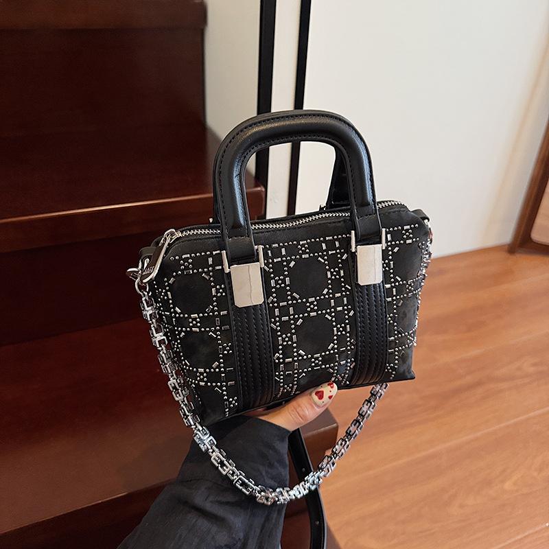 

Korean high-quality portable bowling bag women s 2025 new super fire contrasting color shoulder bag messenger bag pillow bag 20*10*13