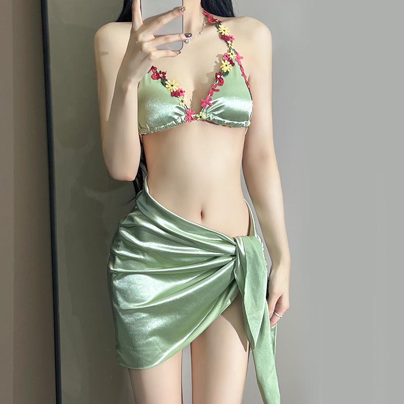 

Elegant Deep V Lace Three-Piece Bikini Set L