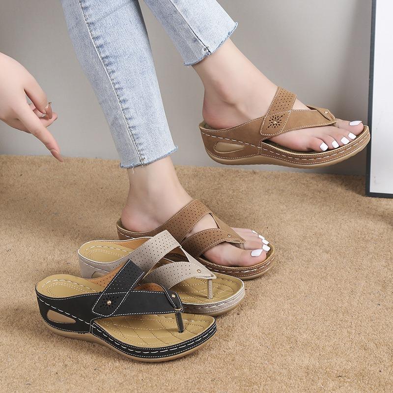 Large size slippers women's summer new fashion slope heel flip-flops wear beach slippers