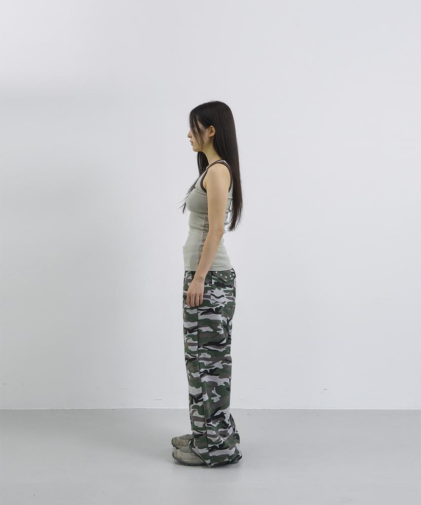 Tansanmageunesyum Studded Sweatpants (Camo Grey)