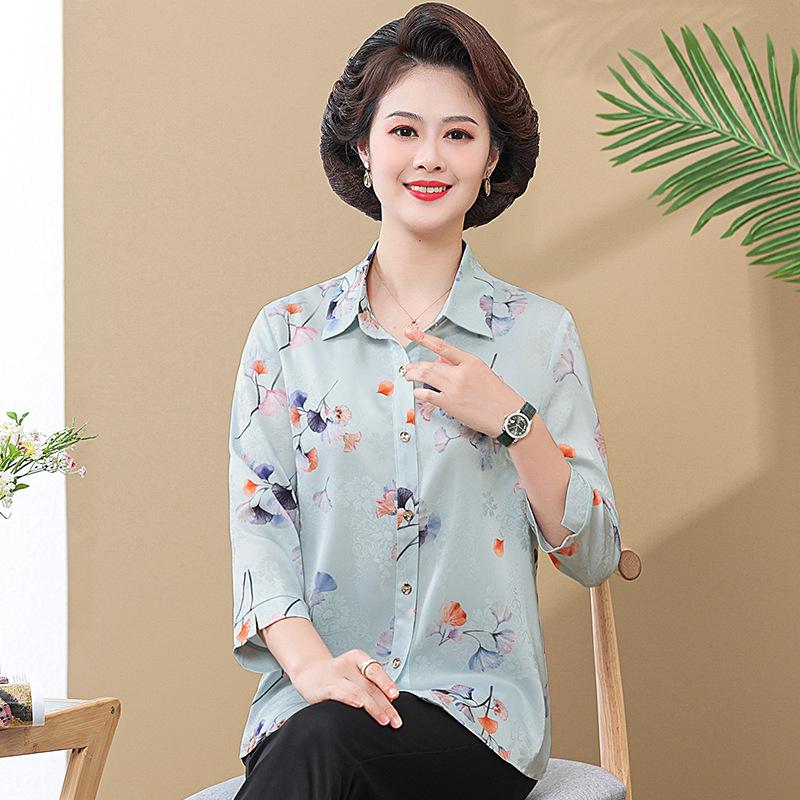 

Chic Plus-Size Silk Cardigan for Middle-Aged & Elderly Women - Loose 3/4 Sleeve Spring/Summer Top for Mothers. L (for 80-100 lbs) светло-синий