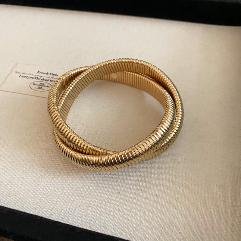 European & American Metal Spiral Bangle: Exaggerated Fashion Luxury Bracelet for Women