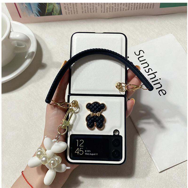 Fashion Poodle Dog Pendant Bracelet Leather Phone Case For Samsung Galaxy Z Flip 4 Z Flip 3 Z Flip Cartoon Bear Hand Chain Cover