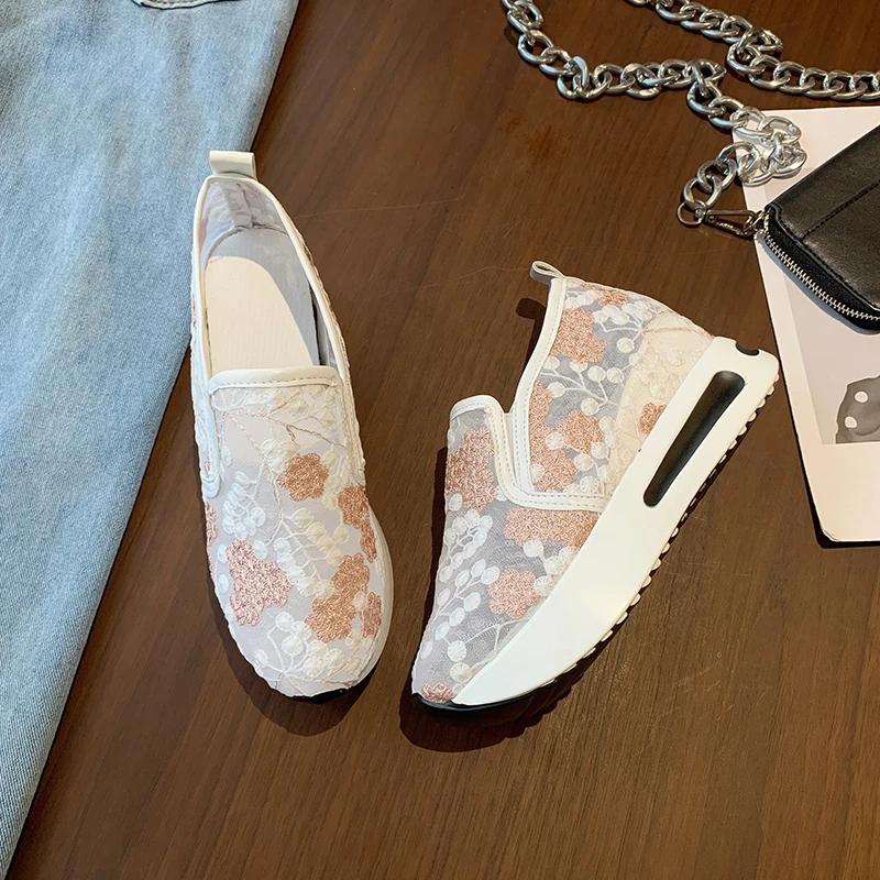 Adidași de Modă pentru Femei Adulte Adidași de Dama Broderie Florală Adidași din Plasă pentru Femei Slip on Casual Confortabili Pantofi cu Toc Femeie