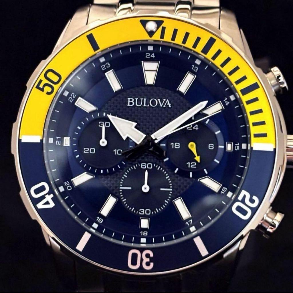 Used [BULOVA] Bulova/Men's watch/Stylish/Chronograph/Extremely rare/For men/Yellow gold.Silver.Blue color/Display item special price