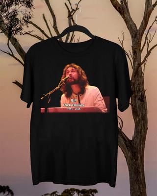 Tops – T-Shirts