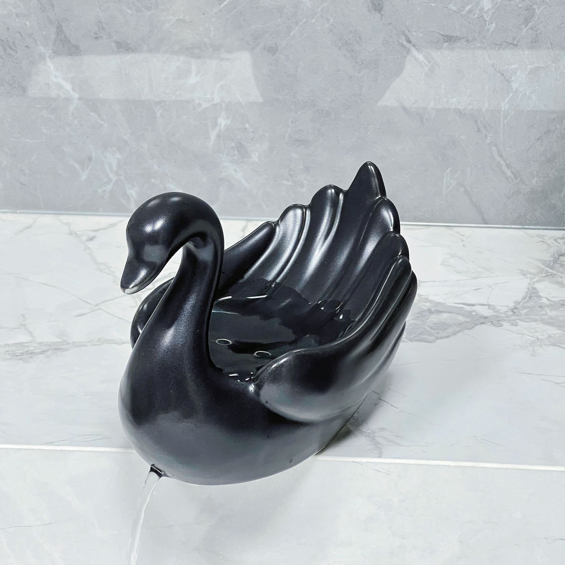 

Soap dish ceramic swan soap box drain water no punching bathroom household sink storage rack bathroom accessories матовий чорний колір