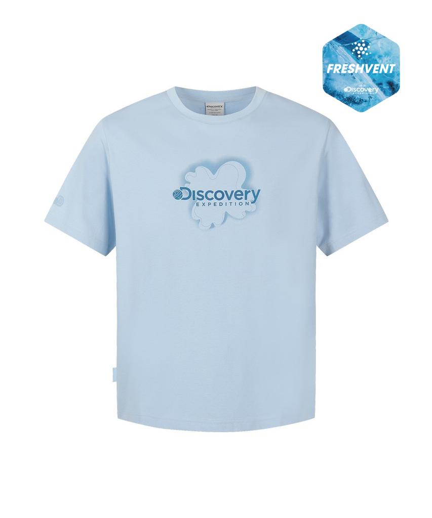 DISCOVERY EXPEDITION Uni Freshvent Map Lettering Short Sleeve T-Shirt (L/Blue)