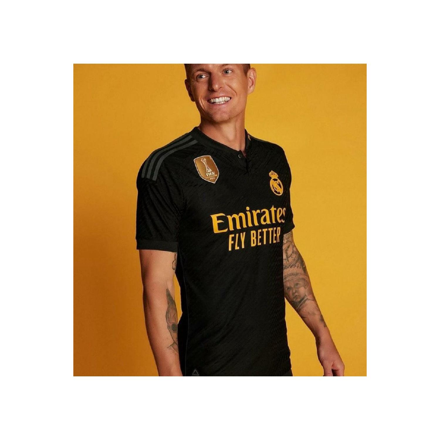 

Реал Мадрид 2023/24 Новый сезон Альтернативная майка Тони Крооса (третья рубашка)