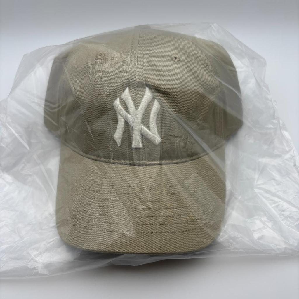 [USED] MLB Korea BTS V Wears NY Yankees Cap