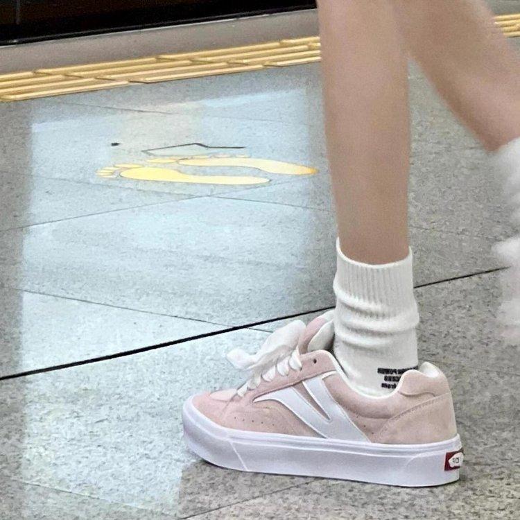 

Original black and white color scheme canvas shoes ins skateboard shoes wear-resistant breathable niche student casual shoes 35【inner length 22.5cm】 розовый