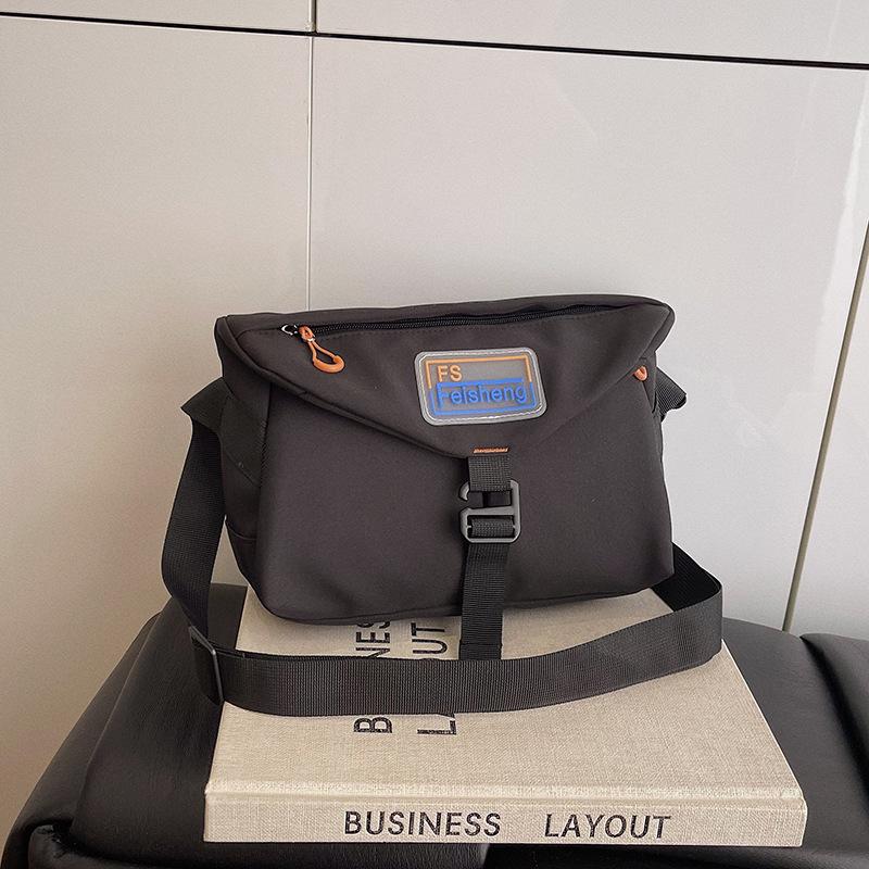 

Японская сумка-портфель с тиснением, на плечо, мессенджер, для мужчин и женщин, для поездок на работу, универсальная, повседневная, легкая, маленькая сумка, сумка для мобильного телефона, уличная, модная. .