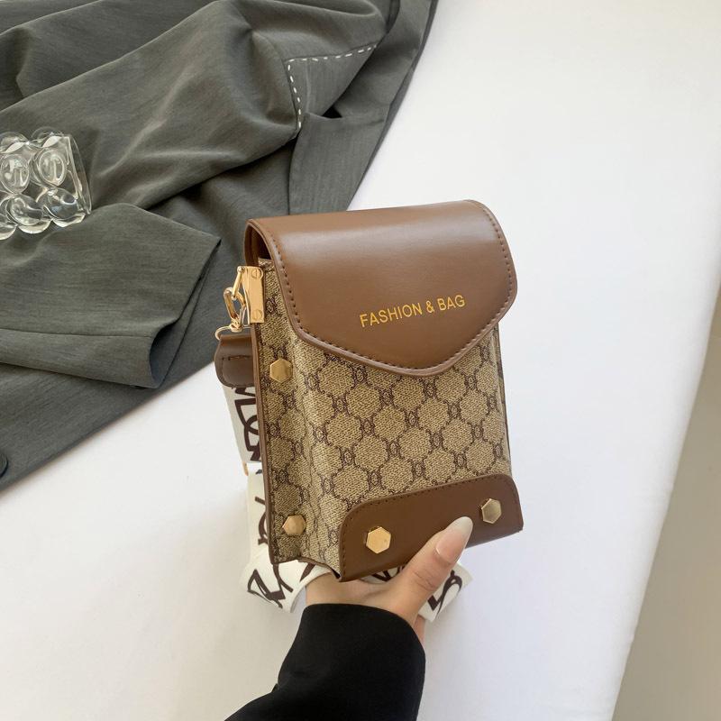 Fashion Is Popular This Year 2025 Summer Casual Small Fresh Mobile Phone Bag Women's Bag New Trendy and Beautiful Shoulder Small Square Bag