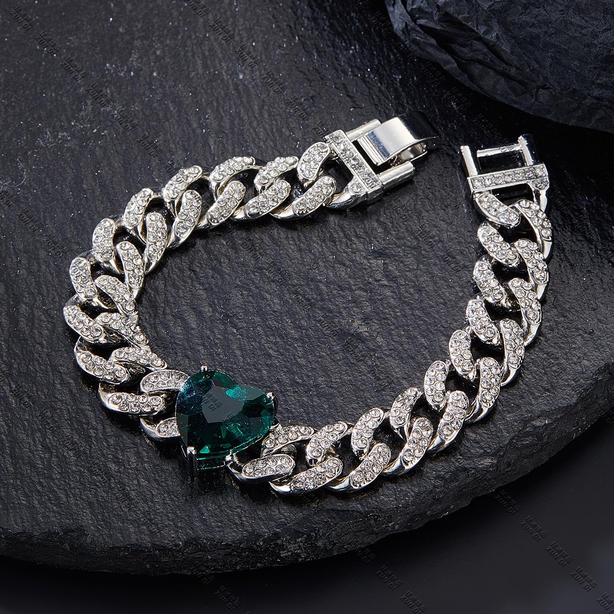 

Мужское колье в виде сердца с полным бриллиантовым покрытием, с цирконом и изумрудом на кубинской цепи