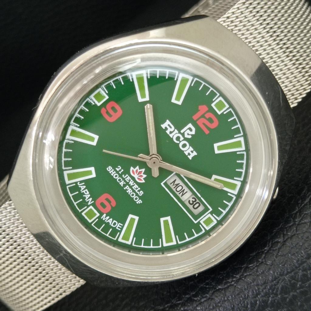 

VINTAGE RICOH R31 AUTOMATIC JAPAN MENS GREEN COLOR DIAL WATCH a707601-1