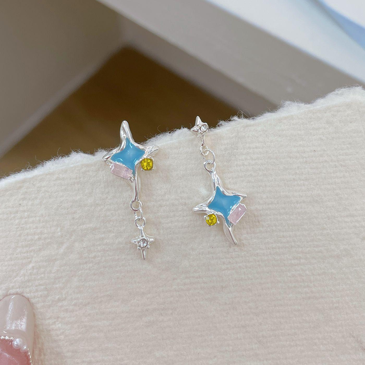 

Серебряные серьги-звездочки с неровным цирконием для женщин — изысканный нишевый дизайн, крутой и милый стиль