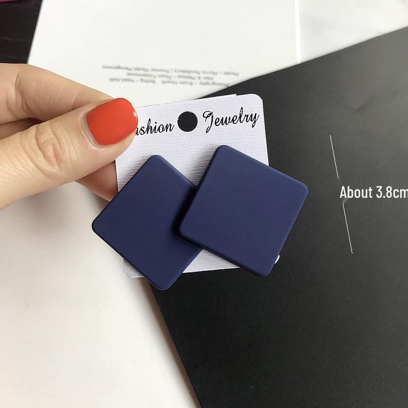 Trendy geometrické matné akrylové náušnice v barvách bonbónů