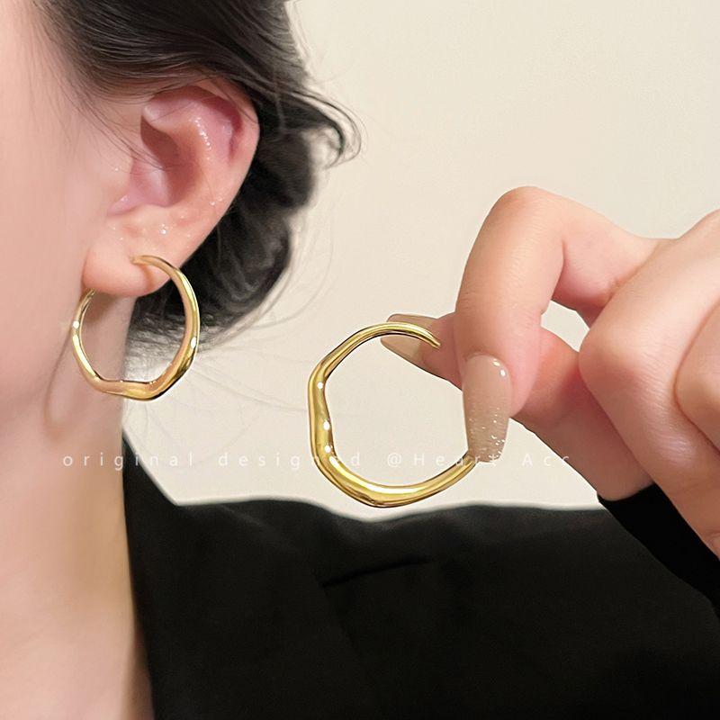 

Easiest for Match Asymmetrical Metal Female Fashion Geometric Big Circle Golden Asymmetrical earring studs (Silver Needle)
