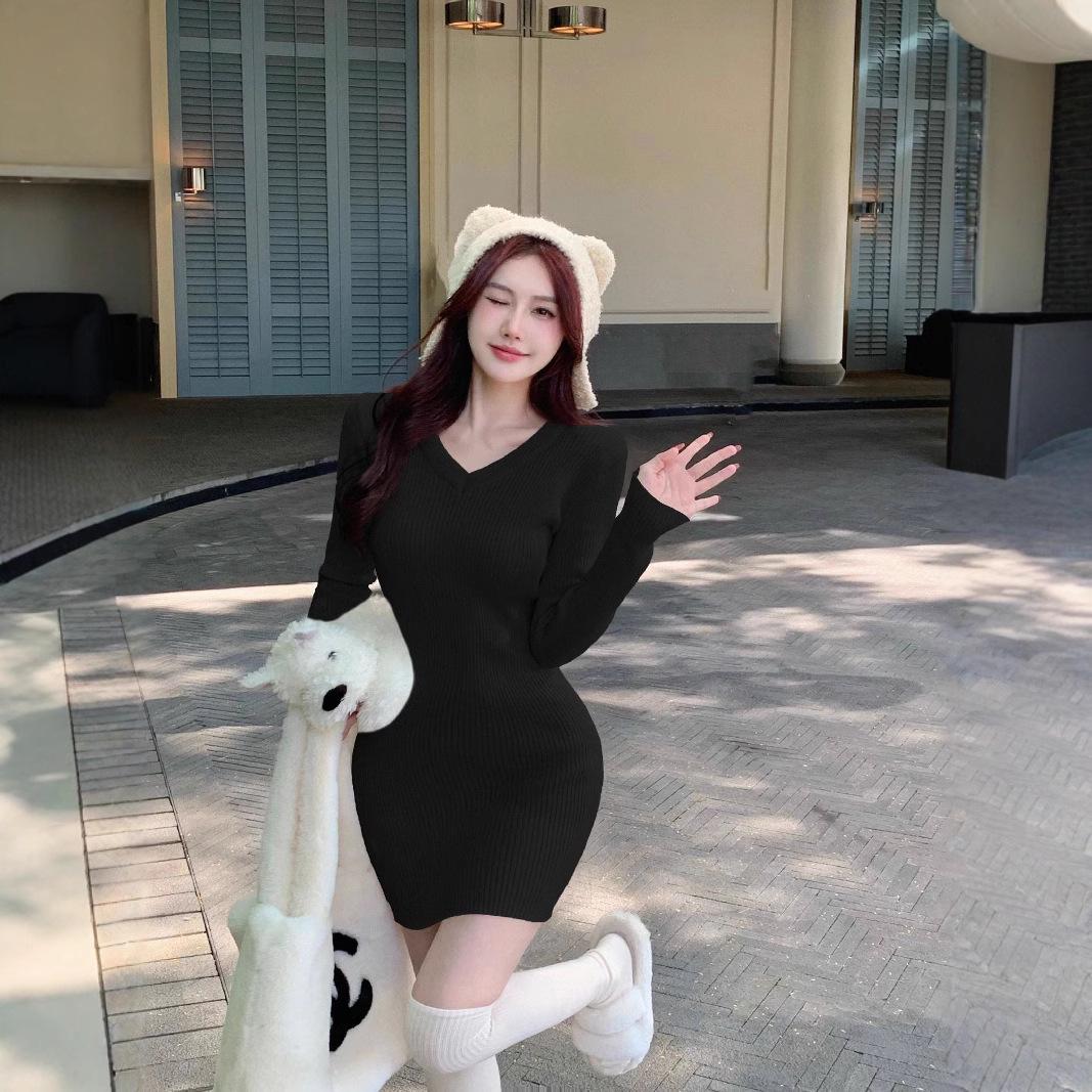 

Autumn & Winter V-Neck Knitted Petite Dress - Sweet & Spicy Hip-Hugging Style One Size