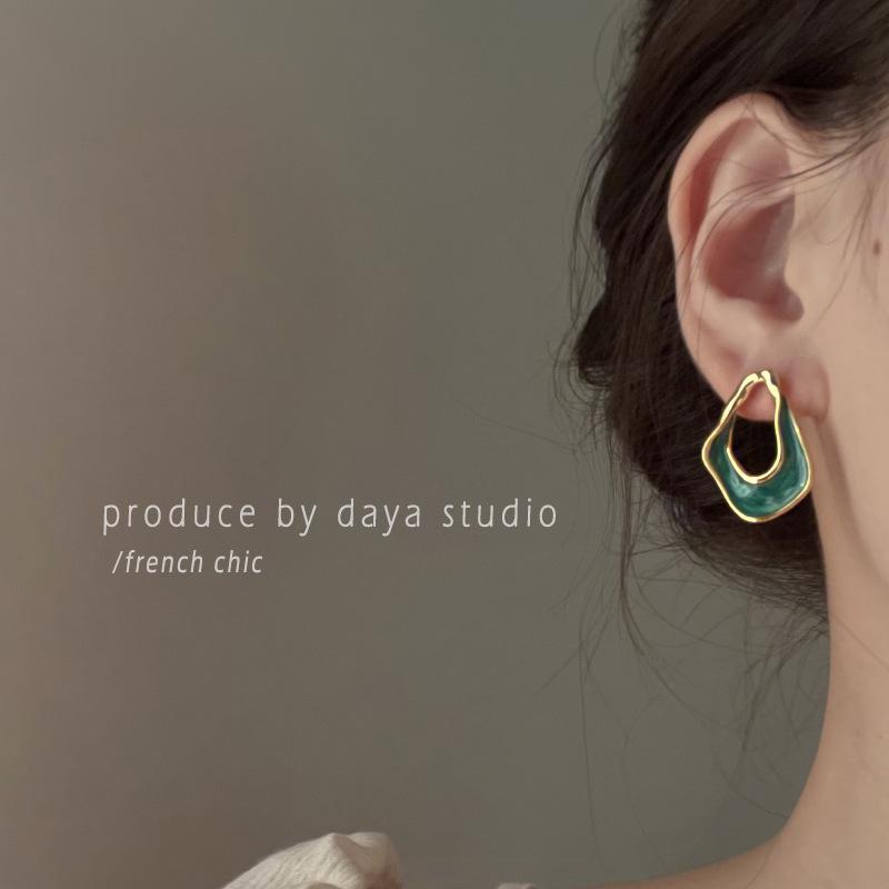 French Retro Drip Glaze Twisted Oval Earrings - Minimalist Luxury Studs