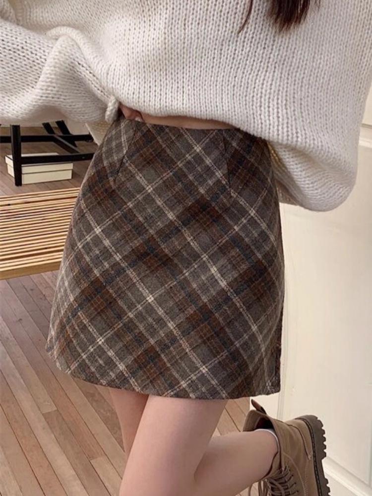 2025 Autumn Women's Plaid Wool High-Waist A-Line Skirt, College Style, Plus Size, Slimming, Hip-Hugging Short Skirt