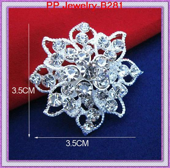 Exquisite Europäische und Amerikanische Versilberte Strass-Blumenbrosche
