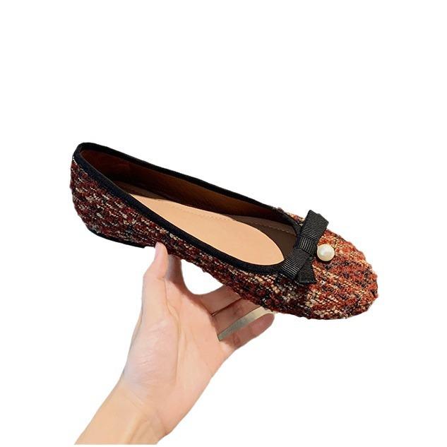 Grape Mother Has the Same Temperament, Round Head Pearl Bow, Small Fragrant Style, Flat Bottom, Shallow Mouth, Commuting Single Shoes, Women