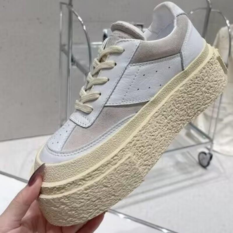 "2024 Autumn Women's Thick-Soled White Platform Sneakers - Stylish, Breathable Biscuit Casual Shoes"
