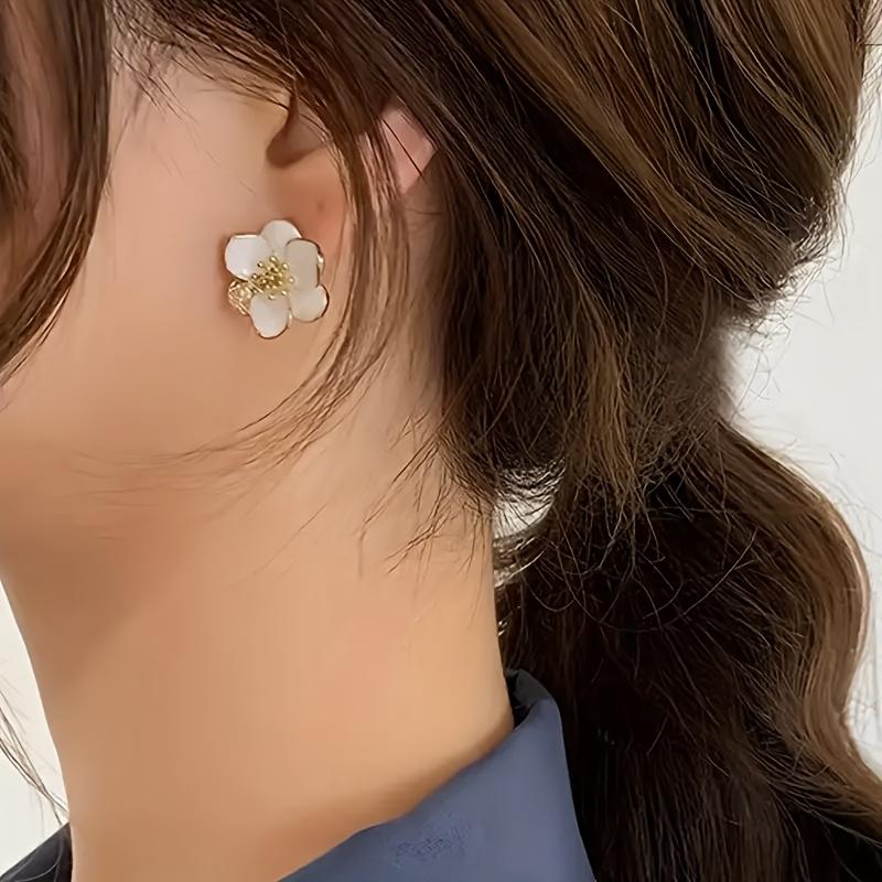 Elegante florale Ohrstecker für Damen - Schicker Zinklegierung mit Edelstahlstiften, Perfekt für Alltag und Date-Night-Wear