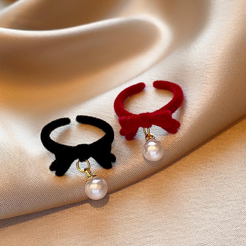 Winter Flocking Design Pearl Bowknot Rings for Women Fashion Exquisite Opening Finger Ring Sweet Christmas Jewelry Accessories