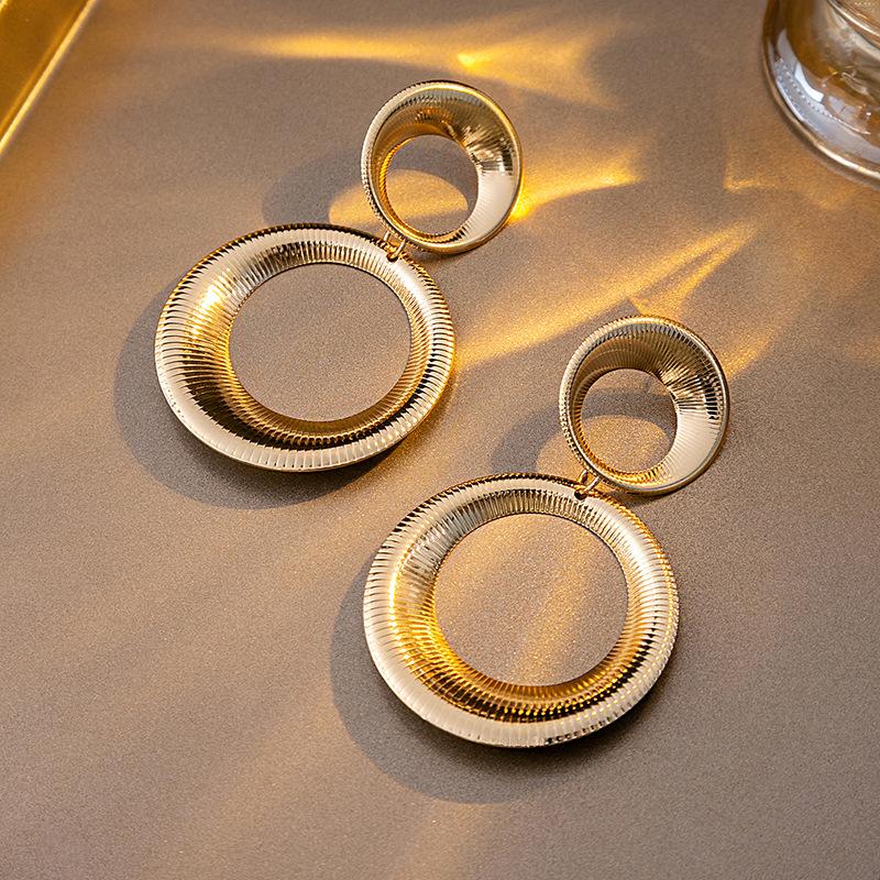 Retro Creative Size Striped Circle Earrings, Exaggerated Personality Design High-End Texture Earrings