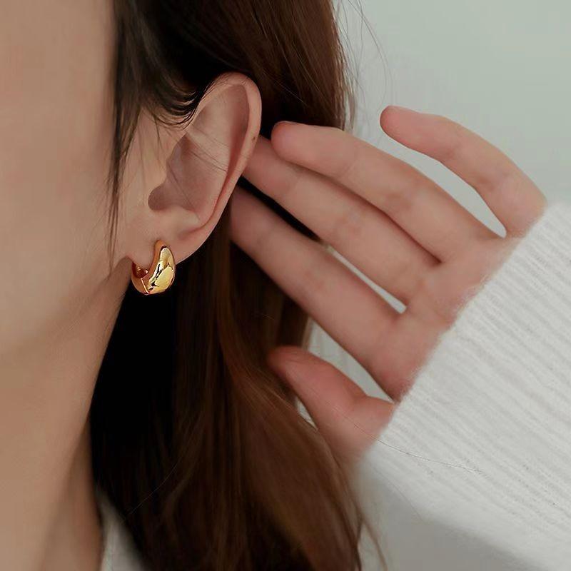 Unique And Fashionable Hanging Earrings, Retro Exquisite High-End Simple And Versatile Niche Earrings.