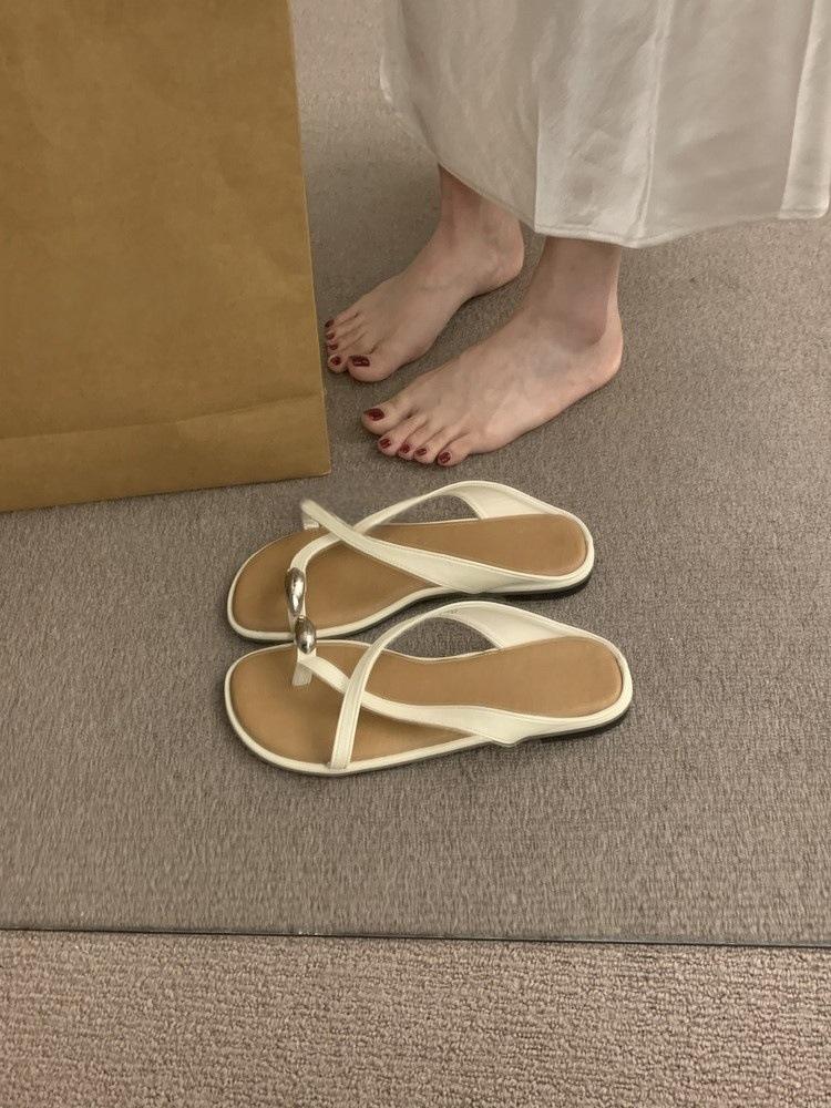French beautiful cross-strap cold slippers women's summer wear 2025 new with skirt flat Roman sandals