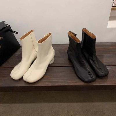 Niche módní kožené boty s dělenou špičkou na silném podpatku zvětšující výšku Martin boots krátké boty dámské módní boty podzim a zima